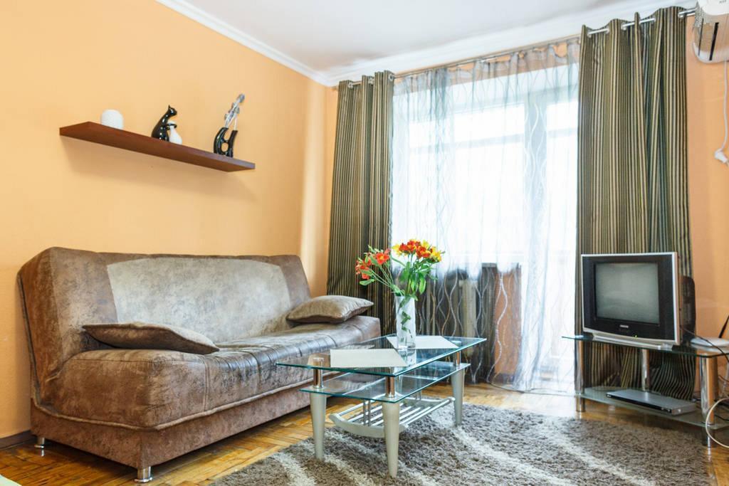 Apartment On Sobornyi Avenue 143 Near Intourist Hotel Zaporizhia Ngoại thất bức ảnh
