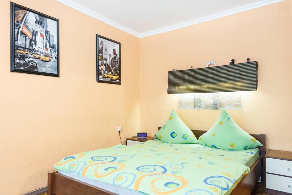 Apartment On Sobornyi Avenue 143 Near Intourist Hotel Zaporizhia Ngoại thất bức ảnh